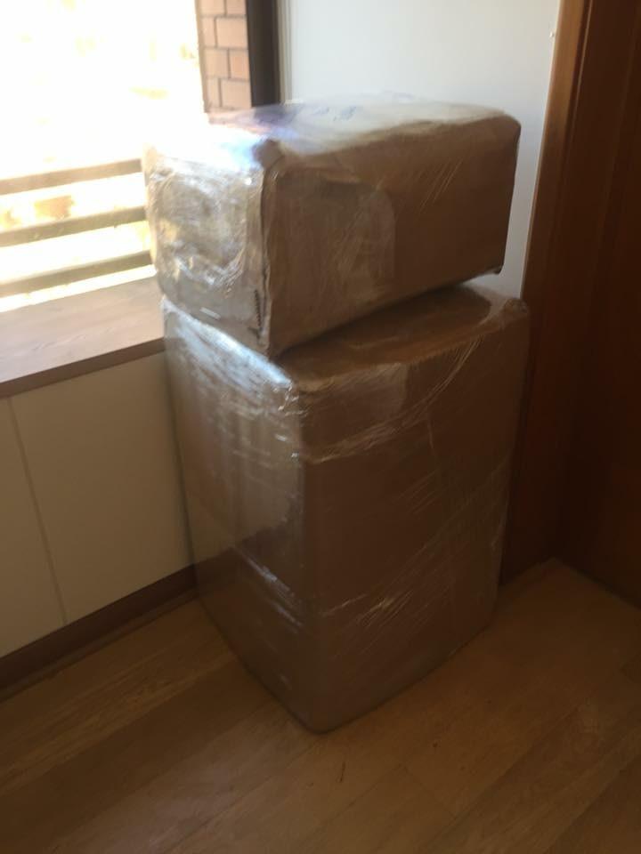 Dos muebles protegidos para su traslado